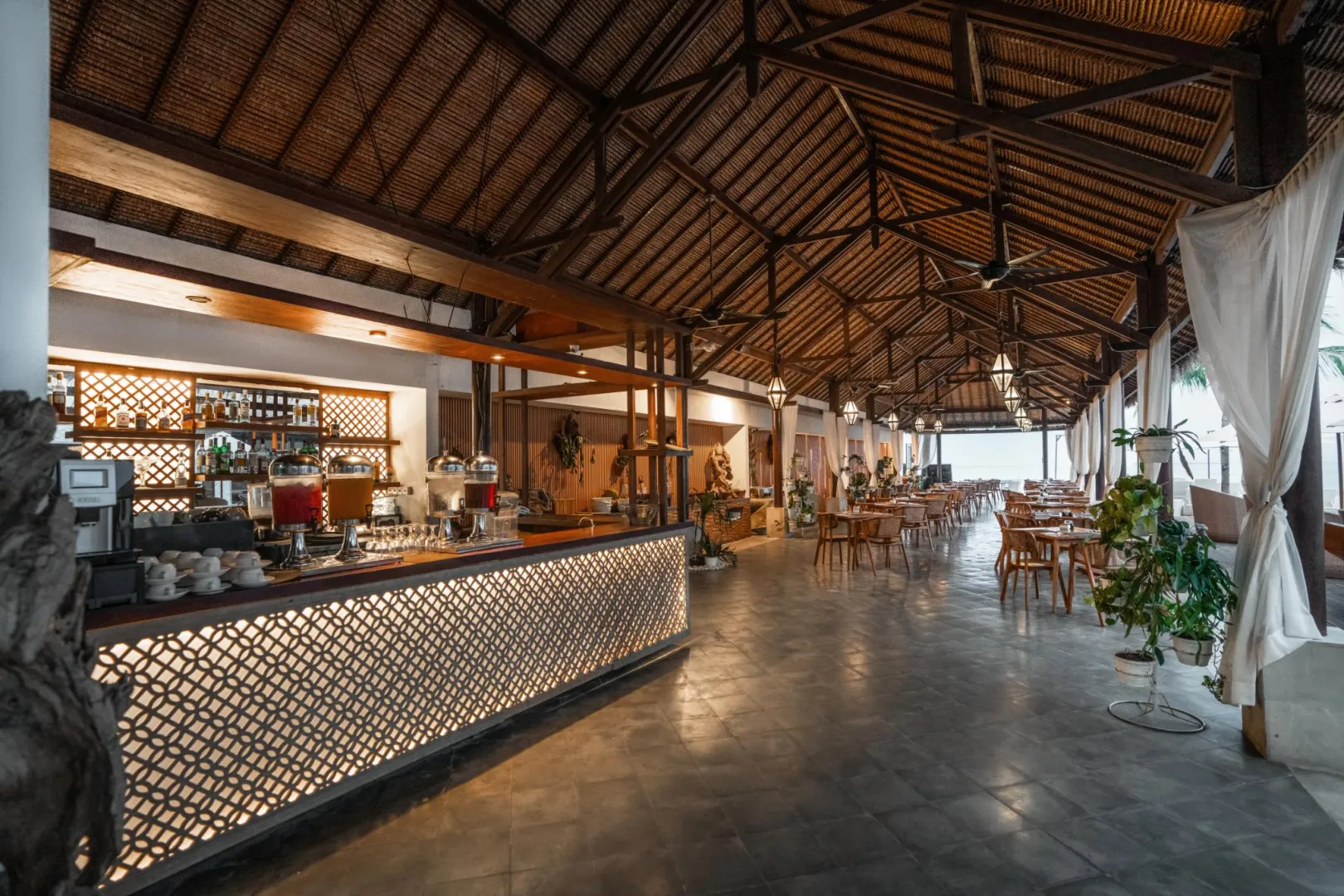 Dine by the Sea: Best Beachfront Restaurants in Nusa Lembongan